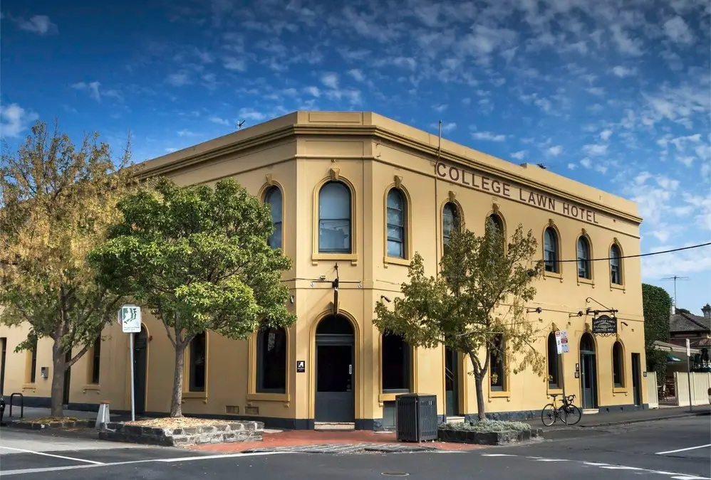 College Lawn Hotel, Melbourne South, Melbourne